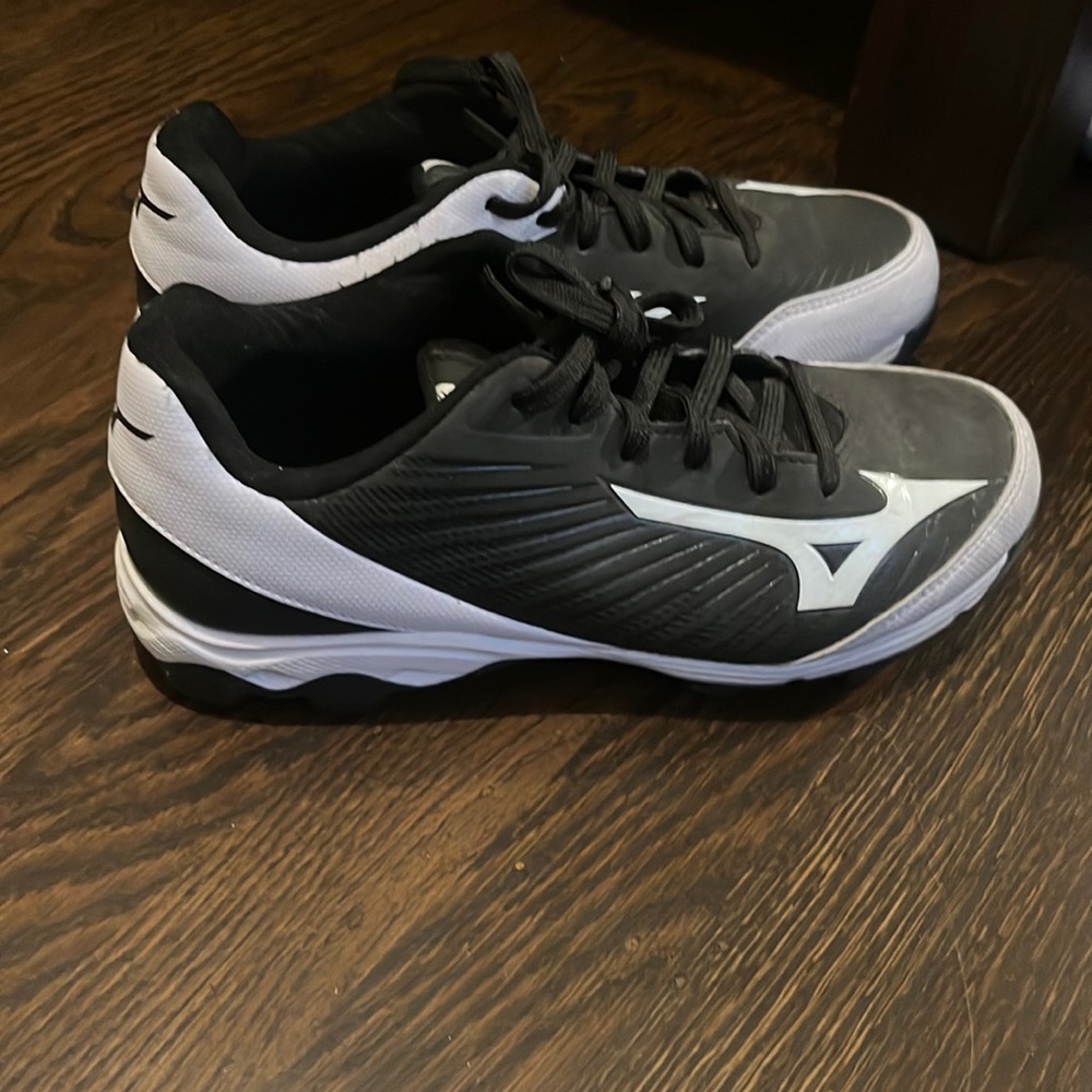 Sport cleats size 5
